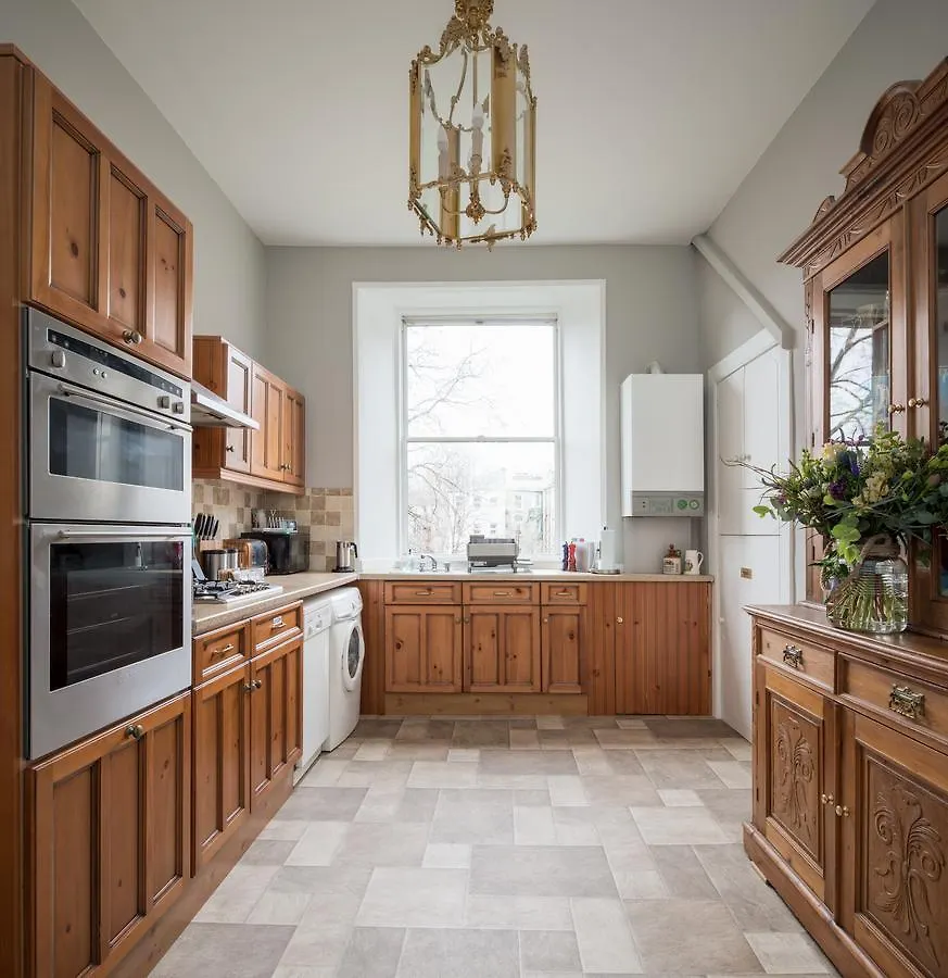 Hillside Luxury Apartment 0*, אדינבורו