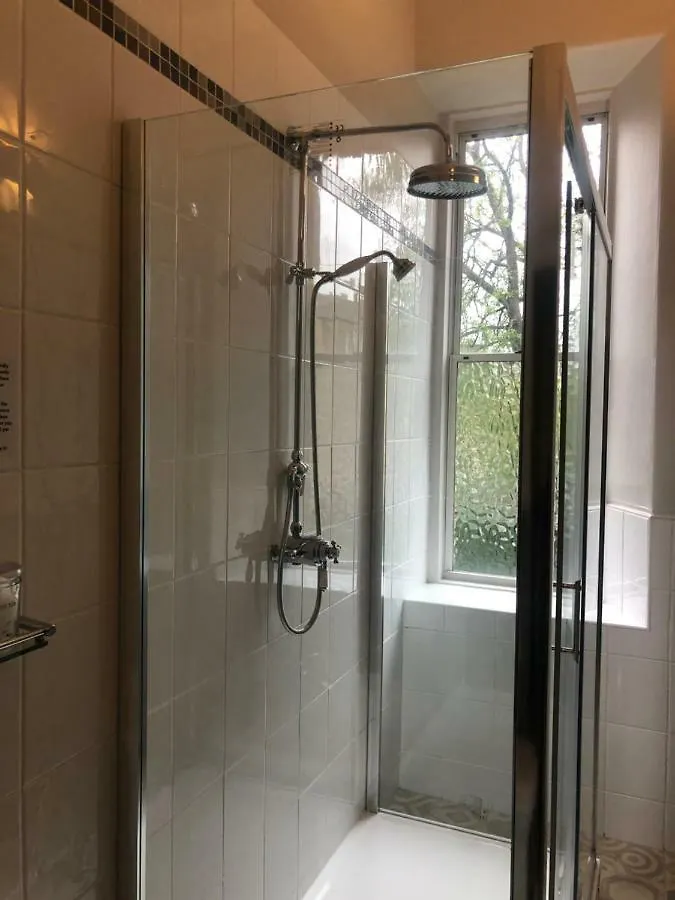 Hillside Luxury Apartment בריטניה